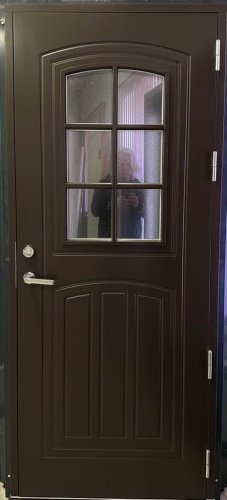 Дверь входная Kaski UOL2 с двухцветной окраской тёмно-коричневый rr32/белый NCS S 0502-Y,  M9x21,  Правая